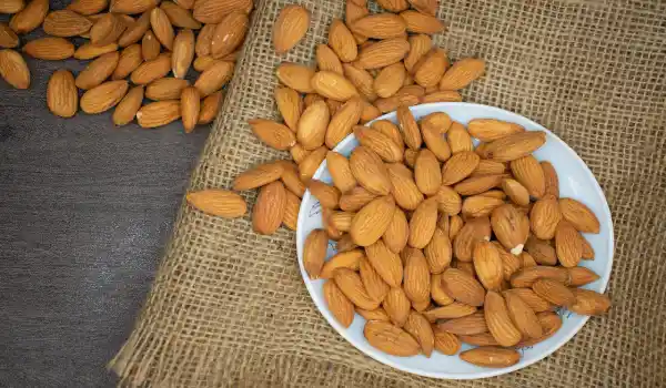 14. Almonds, 30 Plant-Based Proteins