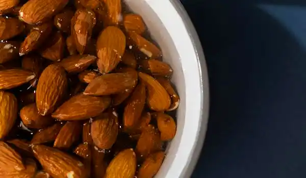 Health Benefits of Eating Soaked Almonds