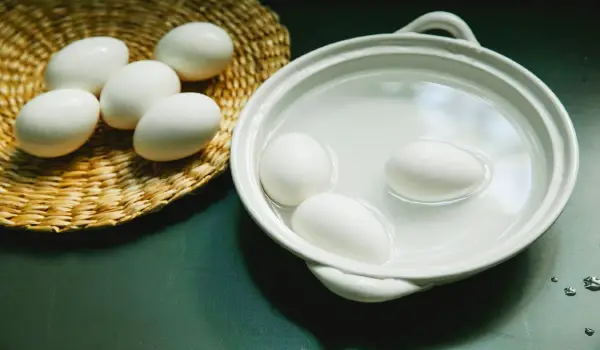Is Eating Boiled Eggs at Night a Good or Bad Idea?